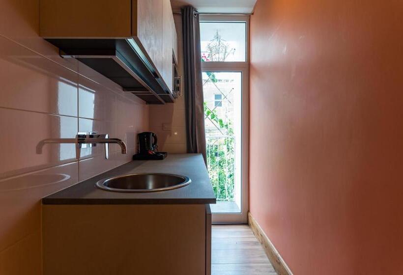 اتاق استاندارد با بالکن, Monreal Boutique Townhouse   R024rm2