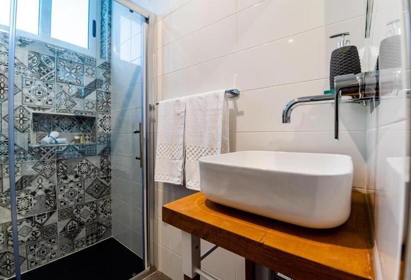 اتاق استاندارد با بالکن, Monreal Boutique Townhouse   R024rm2