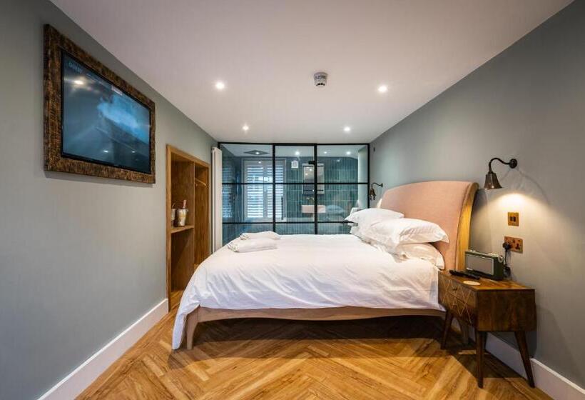 جناح جونيور ديلوكس, The White House