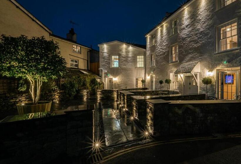 غرفة أساسية, The White House