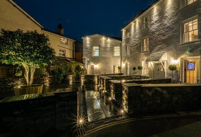 غرفة أساسية, The White House