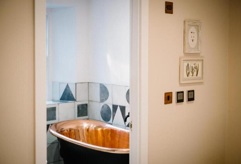 جناح عائلي, The White House