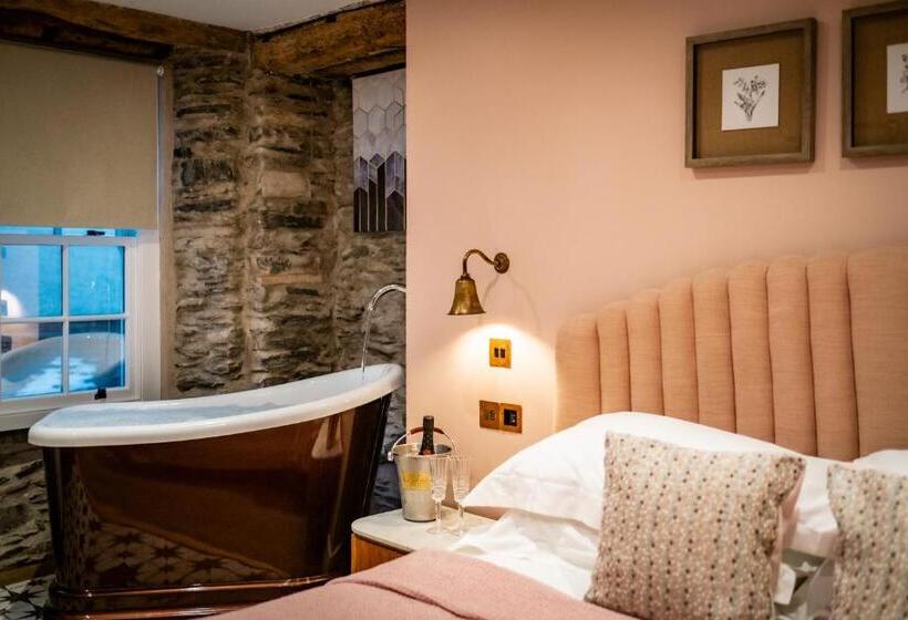 جناح سوبيريور, The White House