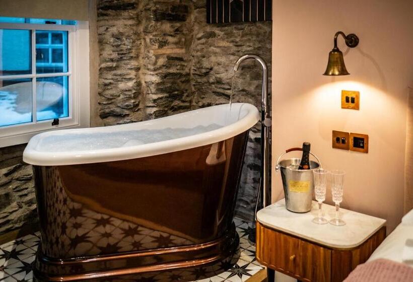 جناح سوبيريور, The White House