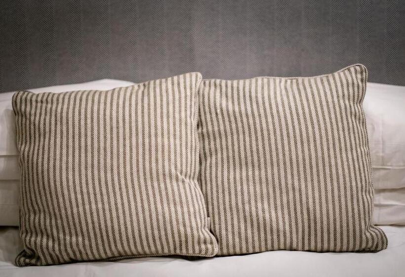 غرفة قياسية سرير كينج, The White House