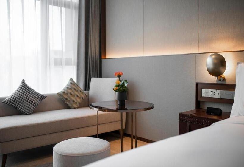 Люкс Кровать Кинг, Holiday Inn Changchun Jingyue, An Ihg