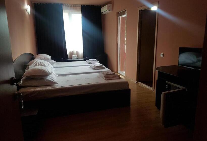 اتاق استاندارد سه تخته با بالکن, Vila Davi