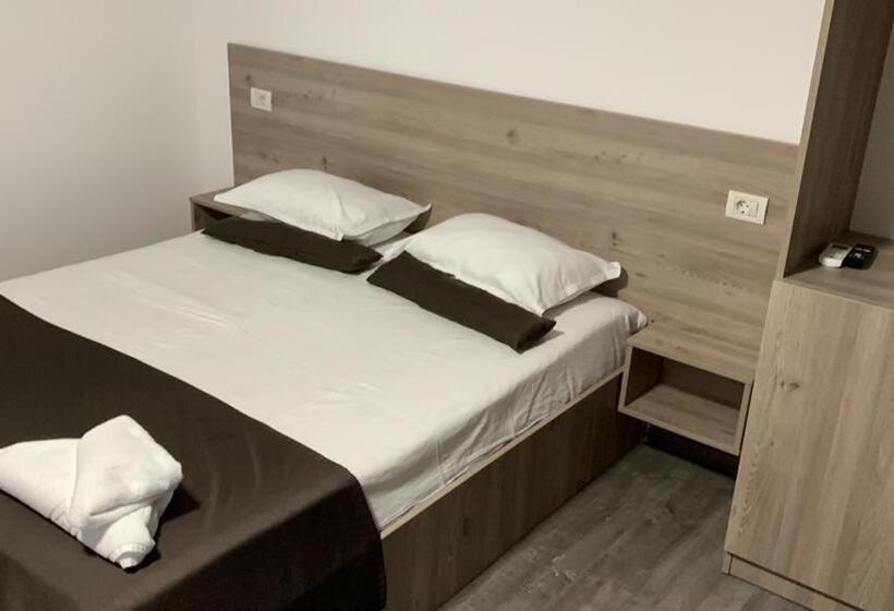 اتاق لوکس, Vila Davi