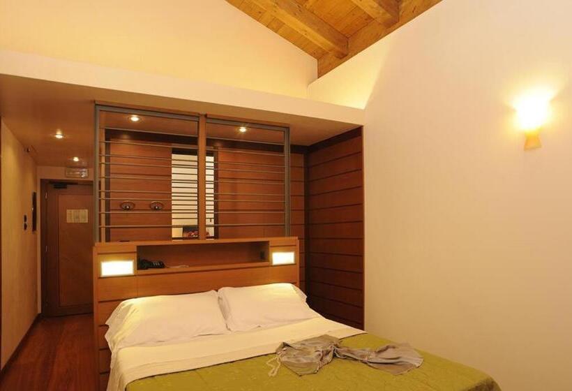 סוויטת ג'וניור, Casaalbergo La Rocca