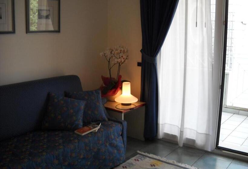 דירת שני חדרים, Casaalbergo La Rocca