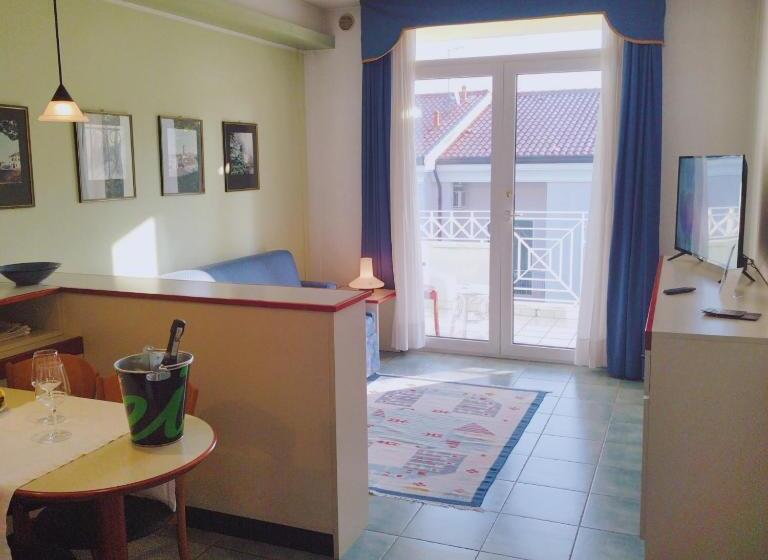 דירת שני חדרים, Casaalbergo La Rocca