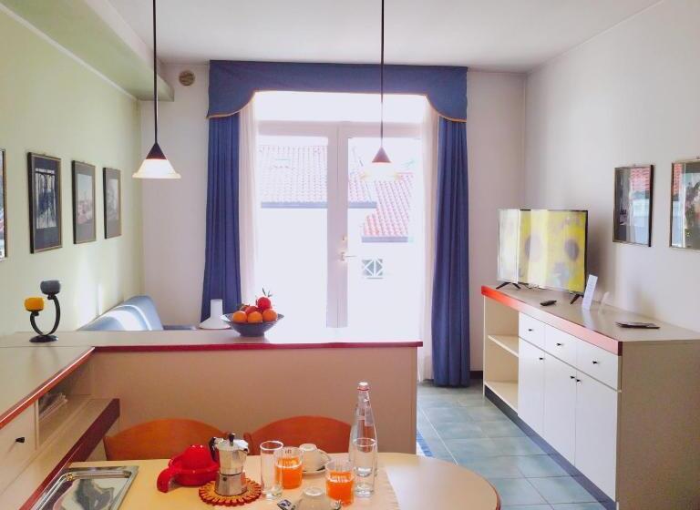 דירת שני חדרים, Casaalbergo La Rocca