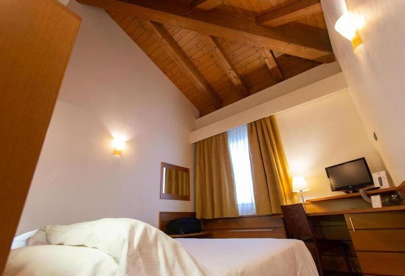 סוויטת ג'וניור, Casaalbergo La Rocca