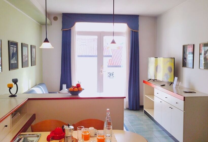 דירת חדר, Casaalbergo La Rocca