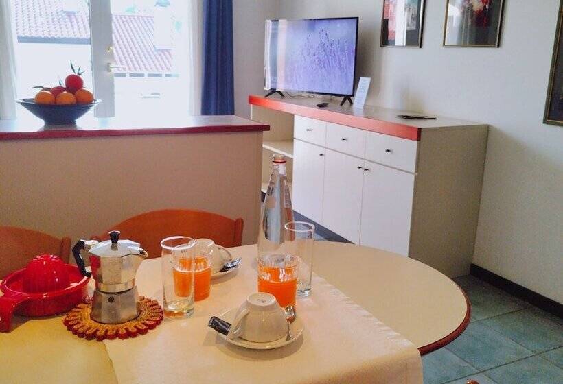 דירת חדר, Casaalbergo La Rocca