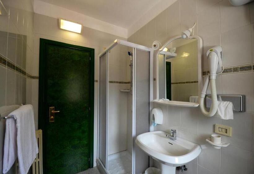 Семейный Номер, Grand Hotel Delle Rocche