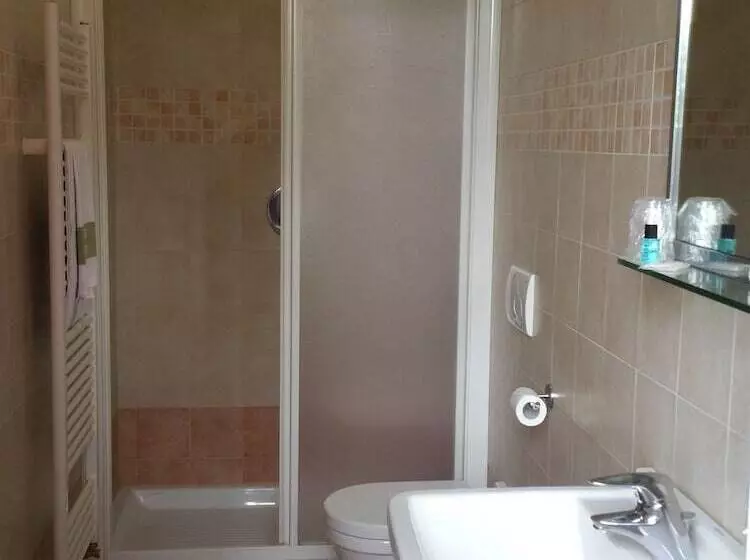 Standard Yhden Hengen Huone, 5 Vie