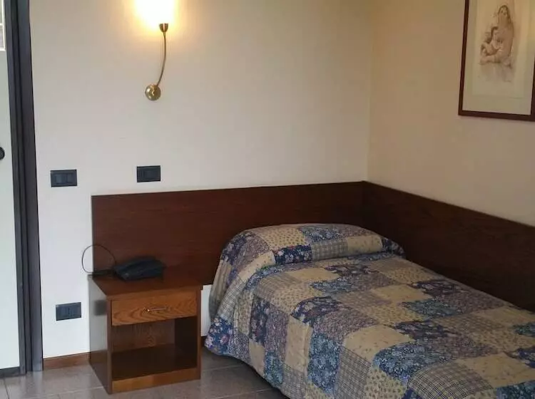 Standard Yhden Hengen Huone, 5 Vie