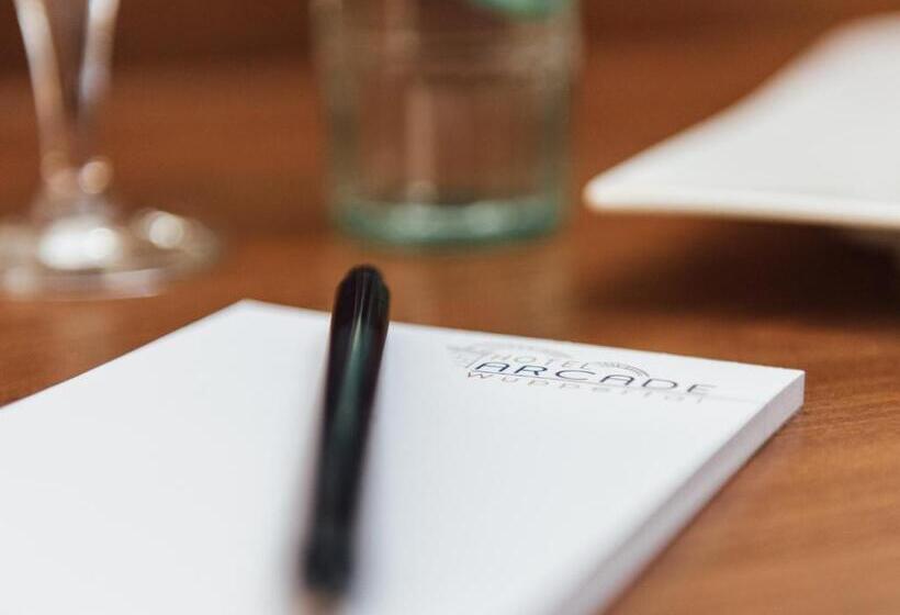 标准单人间, Arcade