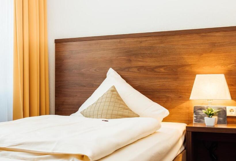 标准单人间, Arcade