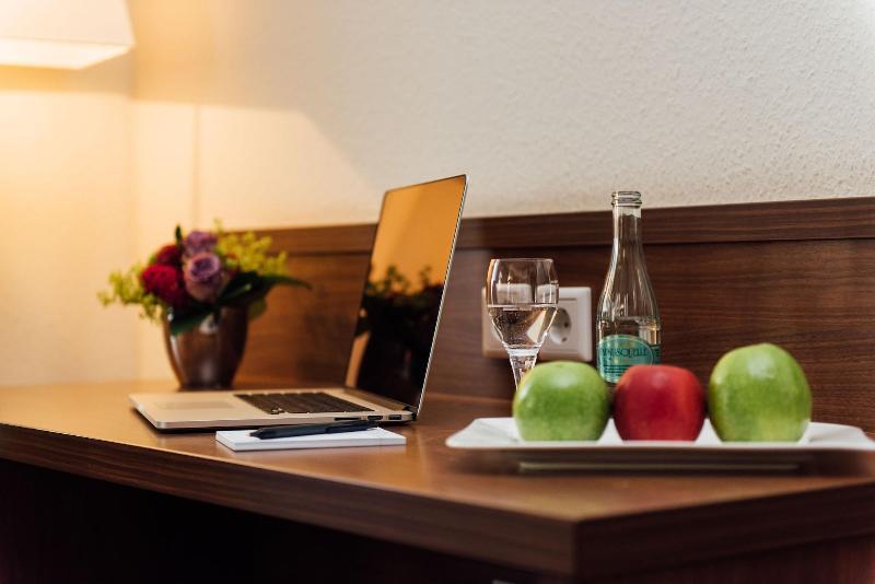 标准单人间, Arcade