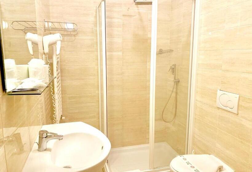 Pokój Trzyosobowy Standard z Balkonem, Baby B&b