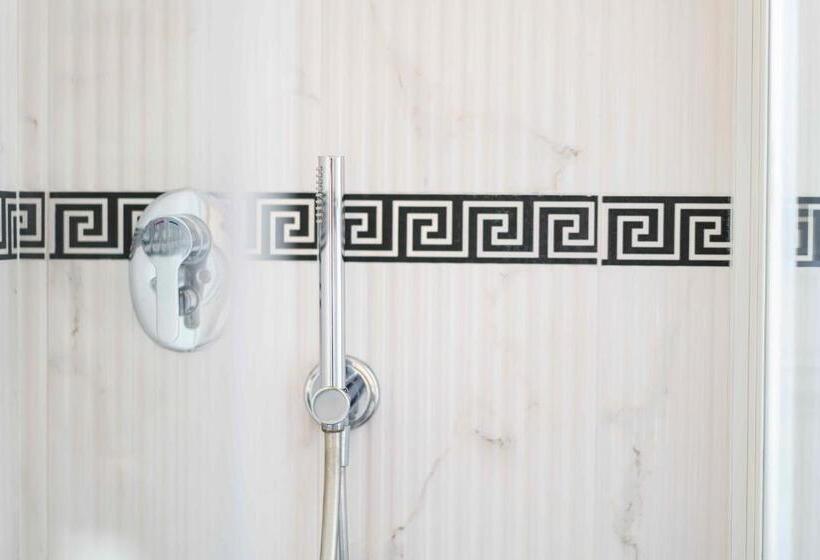 Pokój Czteroosobowy Standard z Balkonem, Baby B&b