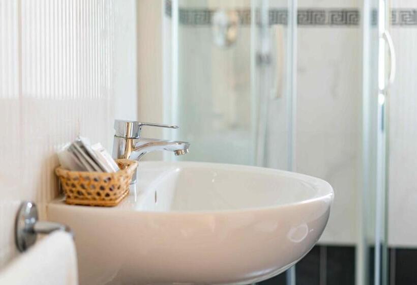 Pokój Czteroosobowy Standard z Balkonem, Baby B&b