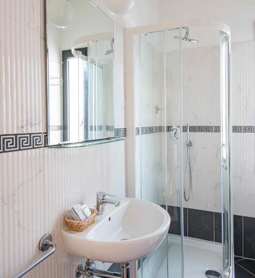 Pokój Czteroosobowy Standard z Balkonem, Baby B&b