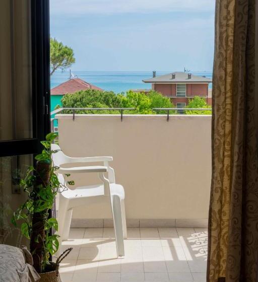 Pokój Czteroosobowy Standard Widok Morze, Baby B&b