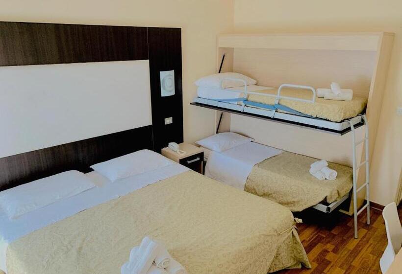 Pokój Czteroosobowy Standard Widok Morze, Baby B&b