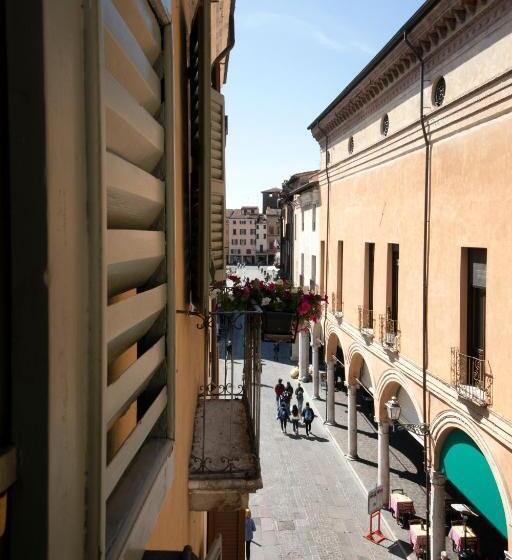 小型套房, Broletto