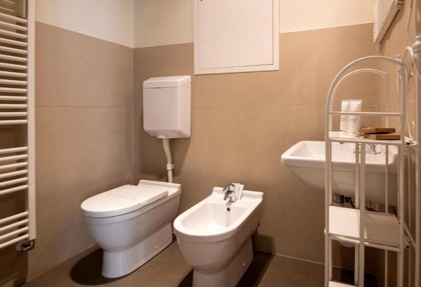 小型套房, Broletto