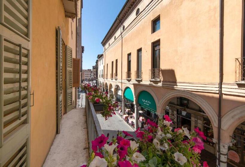 小型套房, Broletto