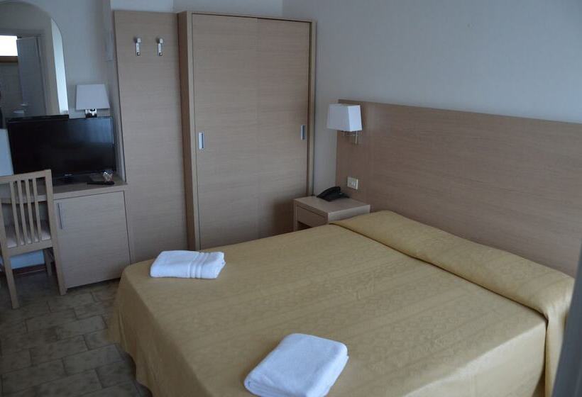 패밀리 룸, Caesar