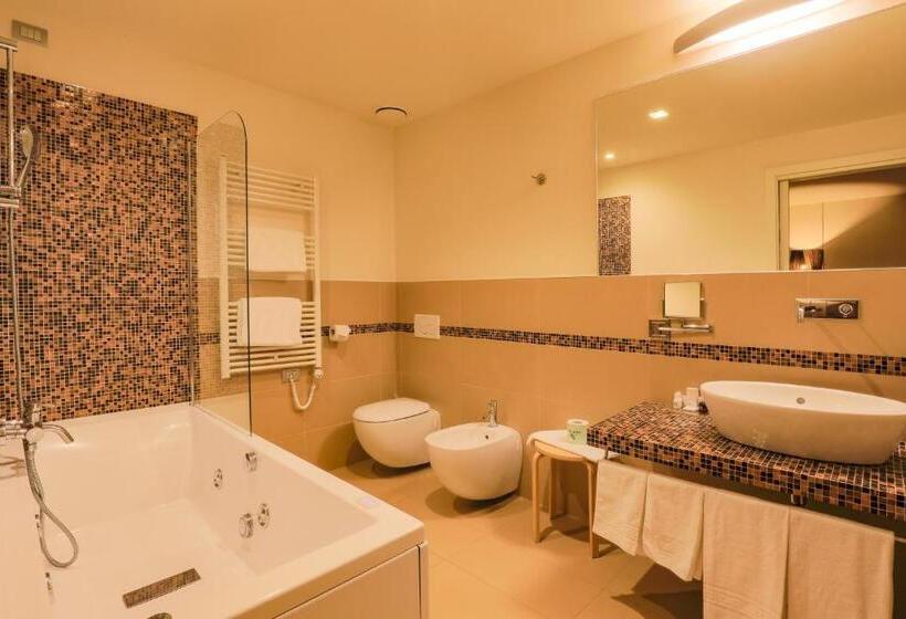 סוויטת ג'וניור, Glamour