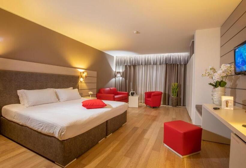 סוויטת ג'וניור, Glamour