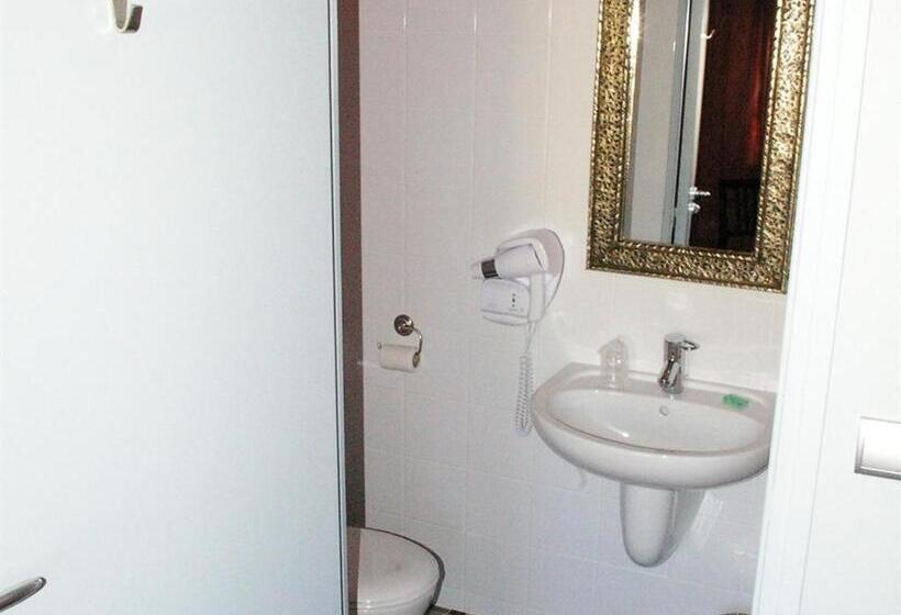 اتاق استاندارد چهار تخته, Hôtel Latino Reims Centre