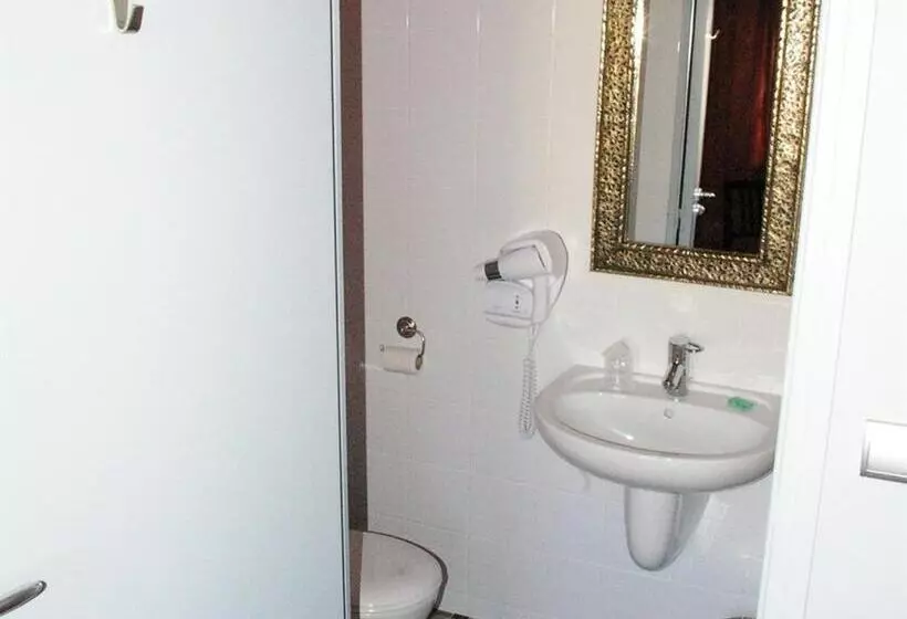 スタンダード4人部屋, Hôtel Latino Reims Centre