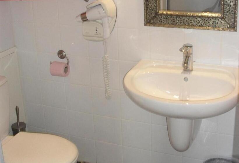 اتاق استاندارد چهار تخته, Hôtel Latino Reims Centre