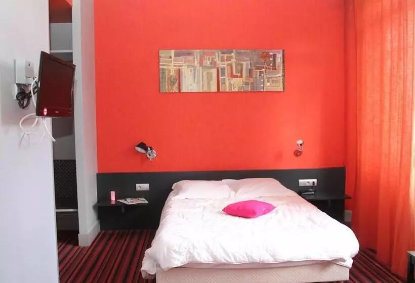 スタンダード4人部屋, Hôtel Latino Reims Centre
