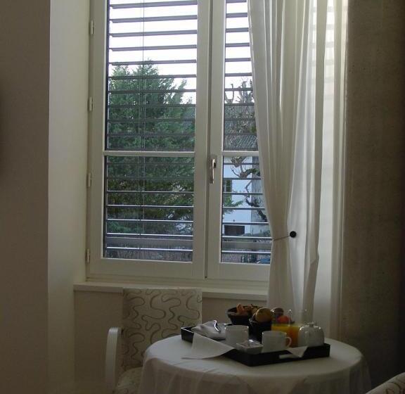 标准房带园景, L Armateur