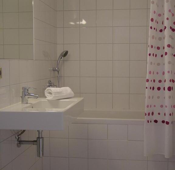 标准间, L Armateur