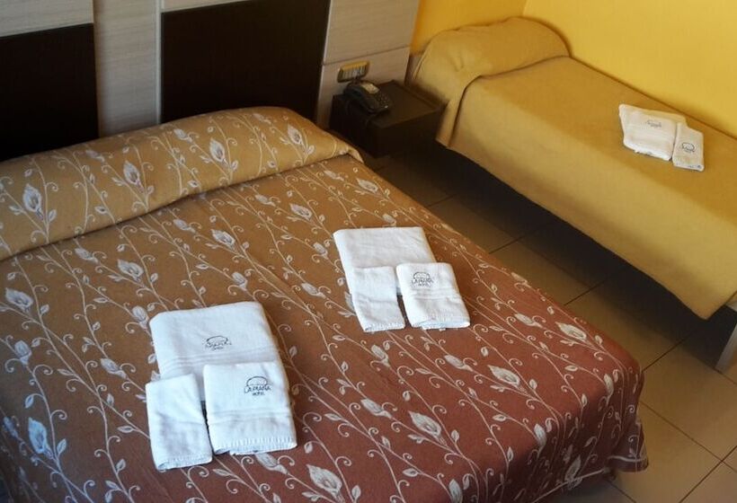 غرفة قياسية ثلاثية, La Piana