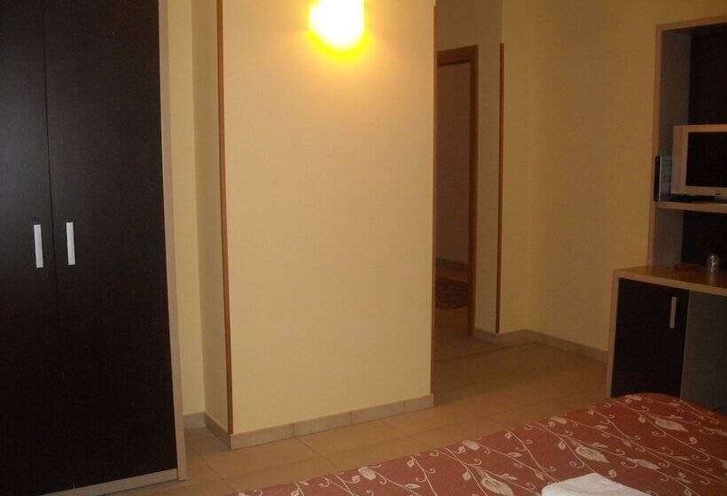 غرفة قياسية ثلاثية, La Piana