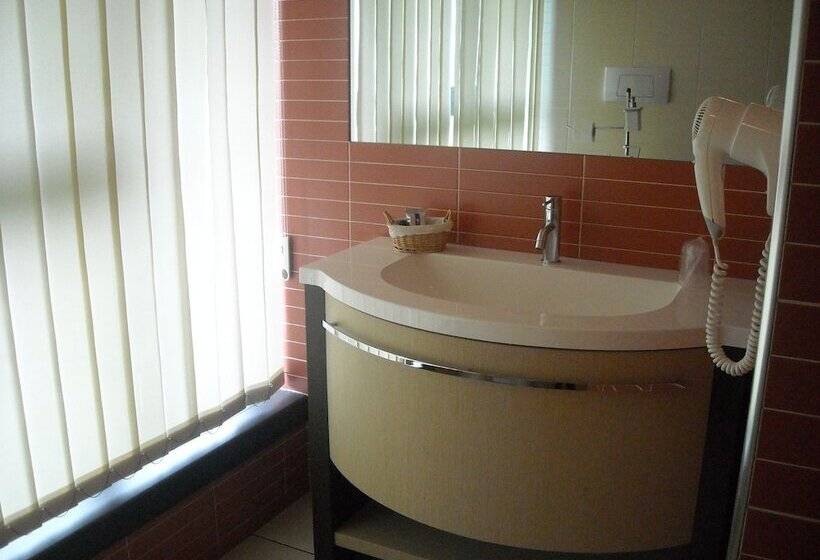 غرفة قياسية فردية, La Piana