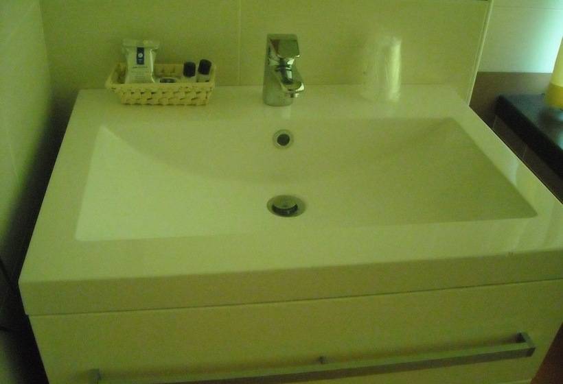 غرفة قياسية فردية, La Piana