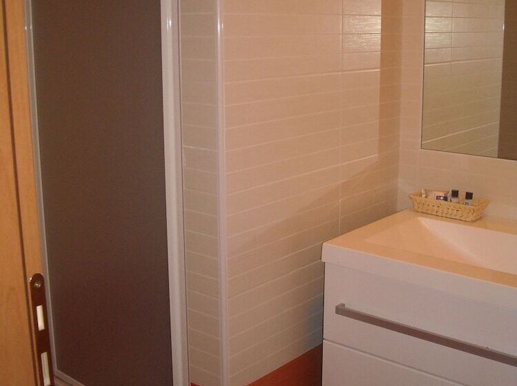 غرفة قياسية ثلاثية, La Piana