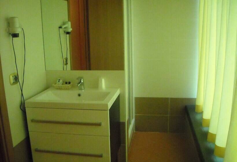 غرفة قياسية ثلاثية, La Piana