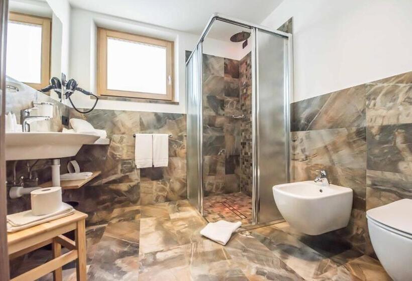 اتاق کلاسیک, Le Alpi